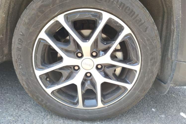 Used Jeep Grand Commander 2020 2.0T Four-Wheel Drive Elite Edition Right Front Wheel Hub