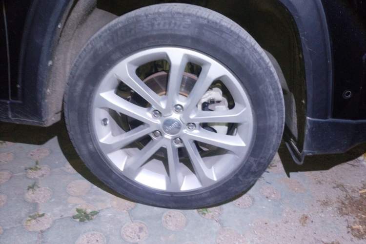 Used Jeep Grand Commander 2020 2.0T Four-Wheel Drive Elite Enhanced Edition Right Front Wheel Hub