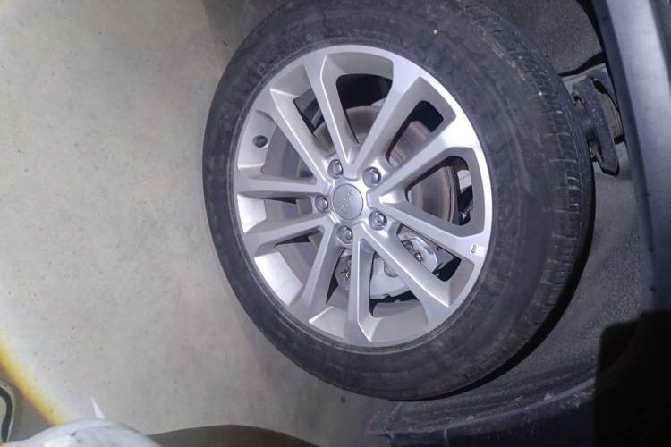 Used Jeep Grand Commander 2020 2.0T Two-Wheel Drive Leading Edition Right Front Wheel Hub