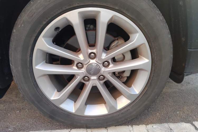 Used Jeep Grand Commander 2020 2.0T Four-Wheel Drive Elite Enhanced Edition Right Front Wheel Hub