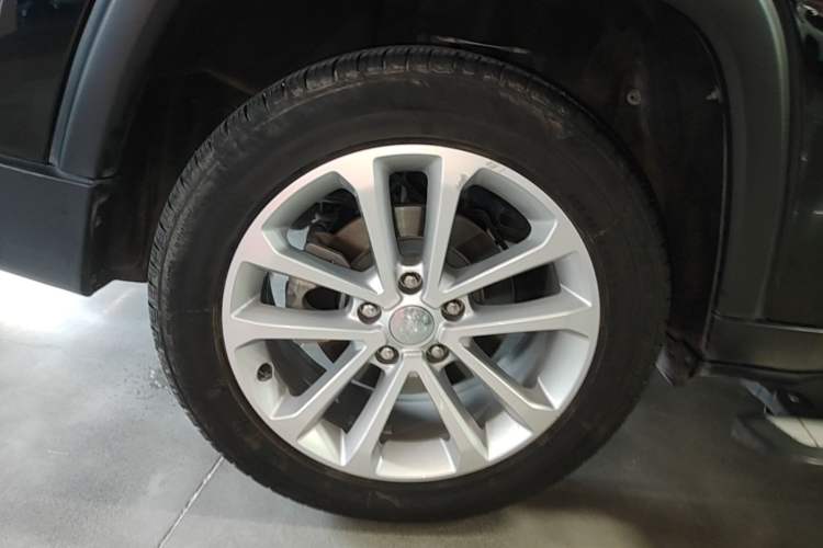 Used Jeep Grand Commander 2020 2.0T Four-Wheel Drive Elite Enhanced Edition Right Rear Wheel Hub