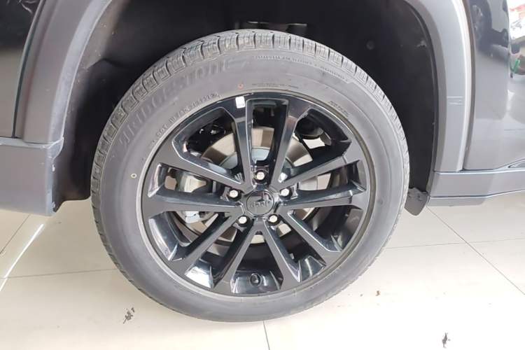 Used Jeep Grand Commander 2020 2.0T Four-Wheel Drive Night Eagle Edition Right Rear Wheel Hub
