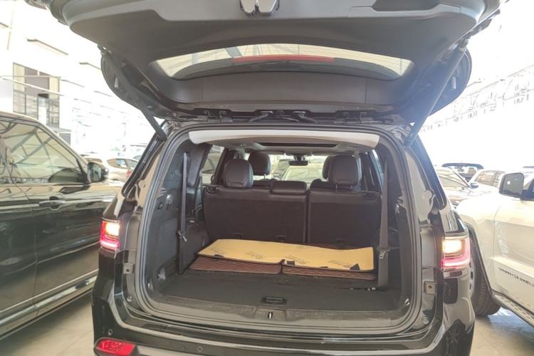 Used Jeep Grand Commander 2020 2.0T Two-Wheel Drive Elite Version Trunk