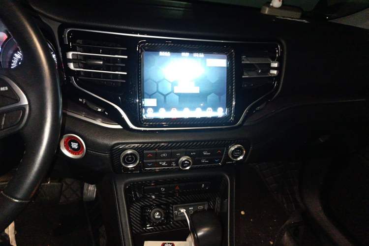 Used Jeep Grand Commander 2020 2.0T Two-Wheel Drive Elite Version Audio And AC Panel