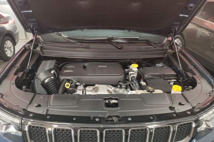 Used Jeep Grand Commander 2020 2.0T Two-Wheel Drive Elite Version Engine Bay