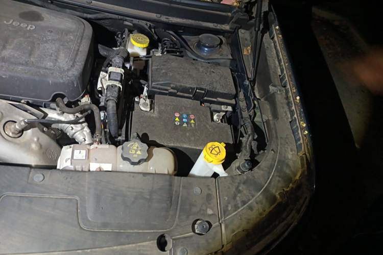 Used Jeep Grand Commander 2020 2.0T Two-Wheel Drive Elite Version Engine Bay Left