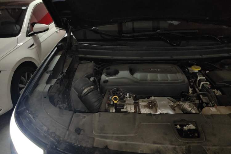 Used Jeep Grand Commander 2020 2.0T Four-Wheel Drive Flagship Edition Engine Bay Right