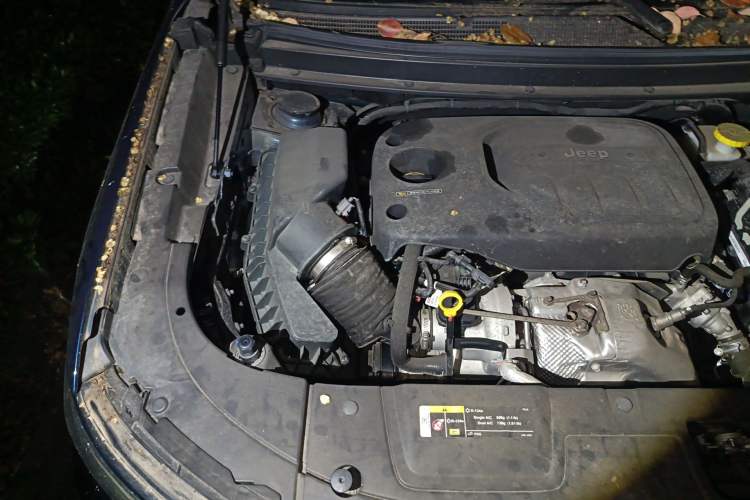 Used Jeep Grand Commander 2020 2.0T Two-Wheel Drive Elite Version Engine Bay Right
