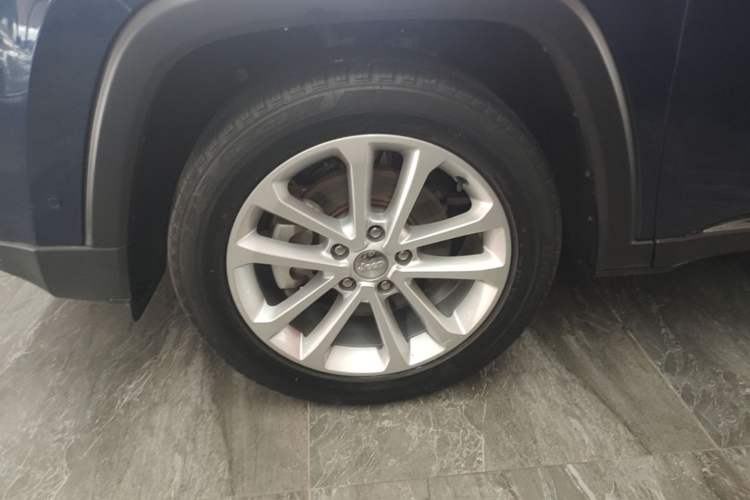 Used Jeep Grand Commander 2020 2.0T Two-Wheel Drive Elite Version Left Front Wheel Hub