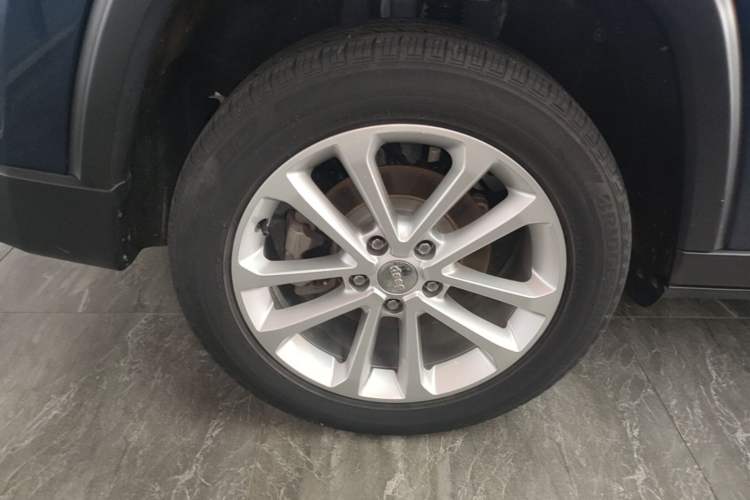 Used Jeep Grand Commander 2020 2.0T Two-Wheel Drive Elite Version Right Rear Wheel Hub