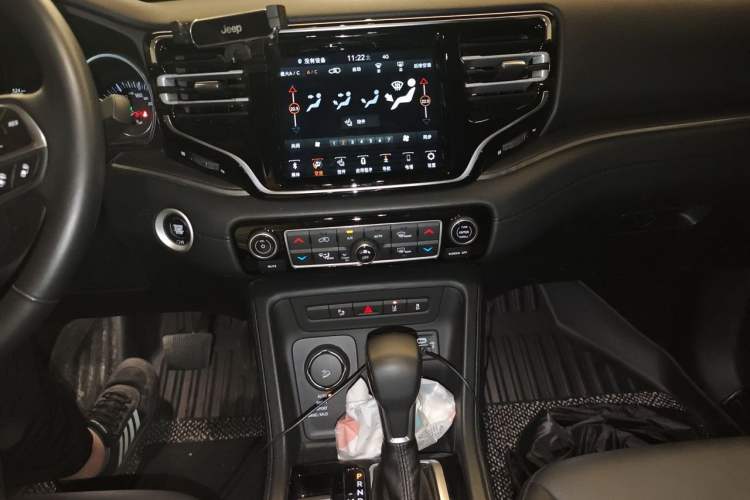 Used Jeep Grand Commander 2020 2.0T Four-Wheel Drive Elite Enhanced Edition Audio And AC Panel