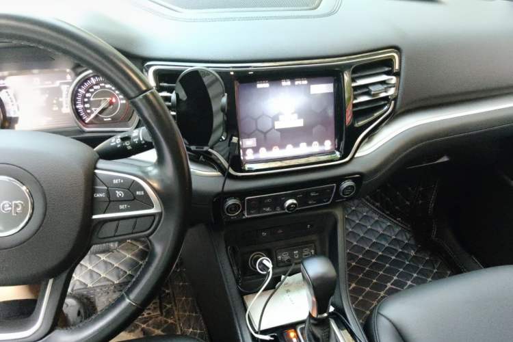 Used Jeep Grand Commander 2020 2.0T Two-Wheel Drive Elite Version Audio And AC Panel