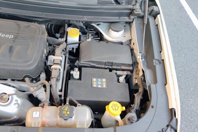 Used Jeep Grand Commander 2020 2.0T Four-Wheel Drive Night Eagle Edition Engine Bay Left
