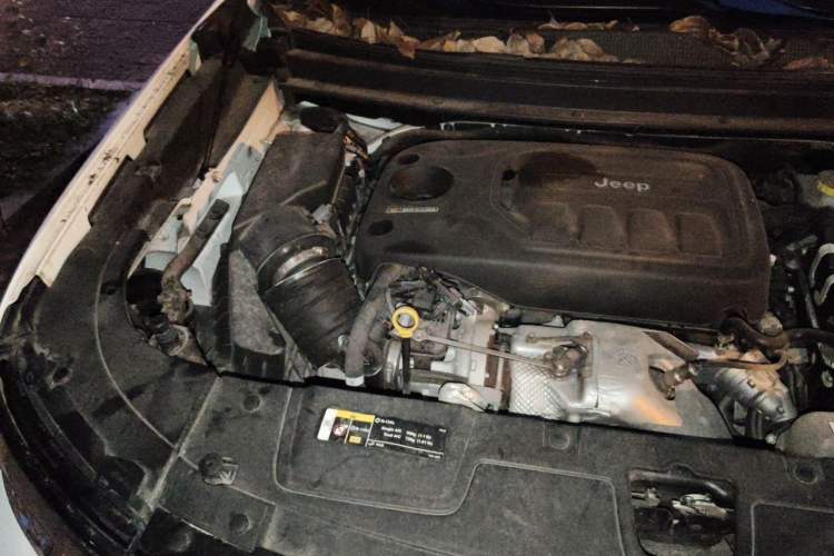 Used Jeep Grand Commander 2020 2.0T Two-Wheel Drive Elite Version Engine Bay Right