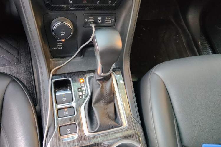 Used Jeep Grand Commander 2020 2.0T Four-Wheel Drive Night Eagle Edition Gear Lever