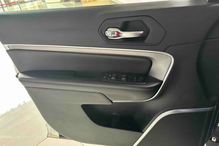 Used Jeep Grand Commander 2020 2.0T Two-Wheel Drive Elite Version Interior 11