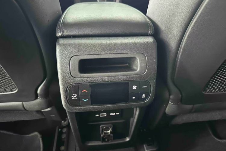 Used Jeep Grand Commander 2020 2.0T Two-Wheel Drive Elite Version Interior 3