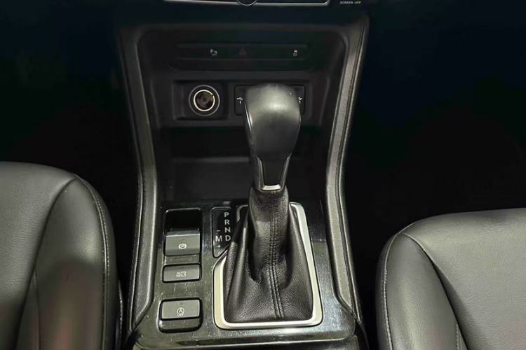 Used Jeep Grand Commander 2020 2.0T Two-Wheel Drive Elite Version Interior 4