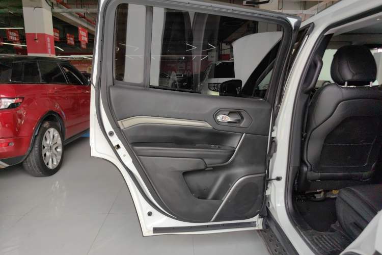 Used Jeep Grand Commander 2020 2.0T Two-Wheel Drive Leading Edition Left Rear Door Interior