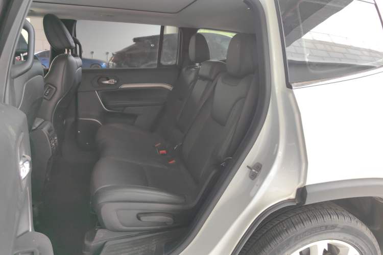 Used Jeep Grand Commander 2020 2.0T Two-Wheel Drive Leading Edition Left Rear Seat