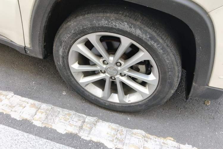 Used Jeep Grand Commander 2020 2.0T Two-Wheel Drive Elite Version Right Front Wheel Hub