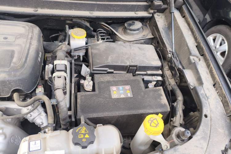 Used Jeep Grand Commander 2021 2.0T Four-Wheel Drive 80th Anniversary Edition Engine Bay Left