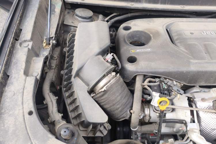 Used Jeep Grand Commander 2021 2.0T Four-Wheel Drive 80th Anniversary Edition Engine Bay Right