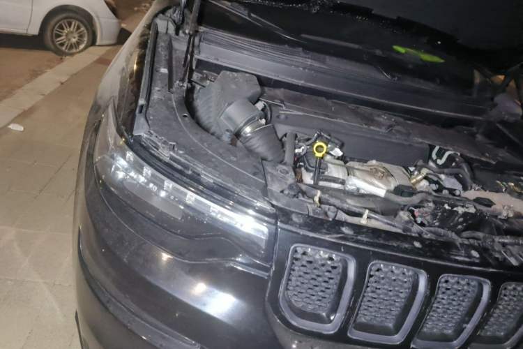Used Jeep Grand Commander 2021 2.0T Four-Wheel Drive 80th Anniversary Edition Engine Bay Right