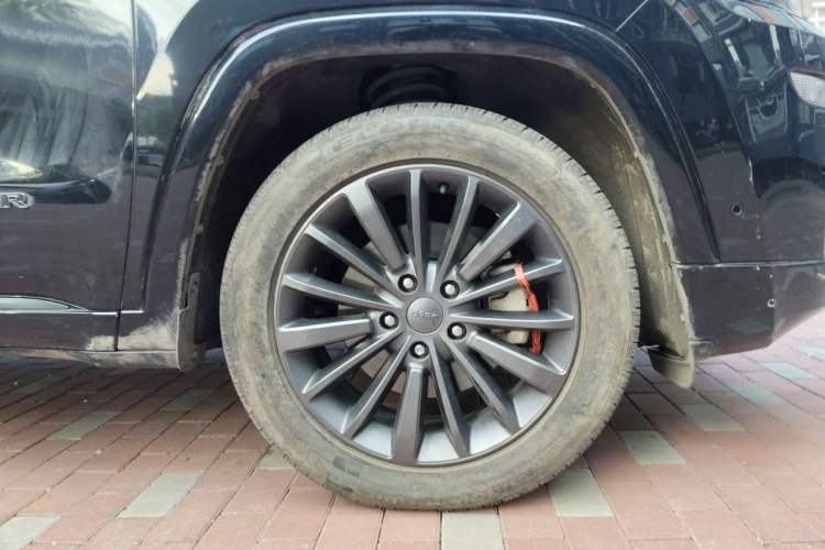 Used Jeep Grand Commander 2021 2.0T Four-Wheel Drive 80th Anniversary Edition Right Front Wheel Hub