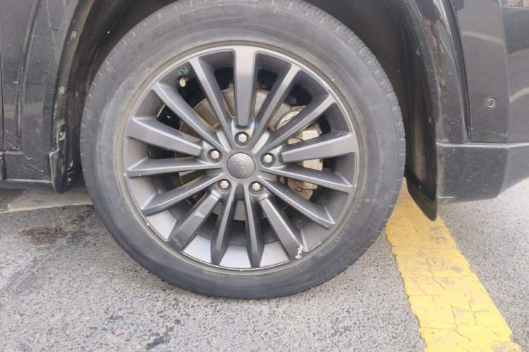 Used Jeep Grand Commander 2021 2.0T Four-Wheel Drive 80th Anniversary Edition Right Front Wheel Hub