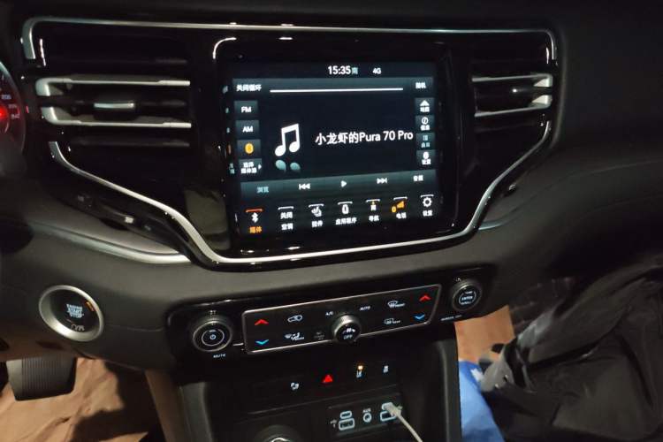Used Jeep Grand Commander 2022 2.0T Four-Wheel Drive Luxury Edition Audio And AC Panel