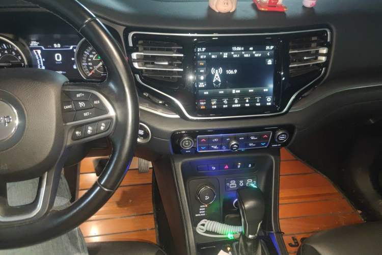 Used Jeep Grand Commander 2022 2.0T Four-Wheel Drive Luxury Edition Audio And AC Panel