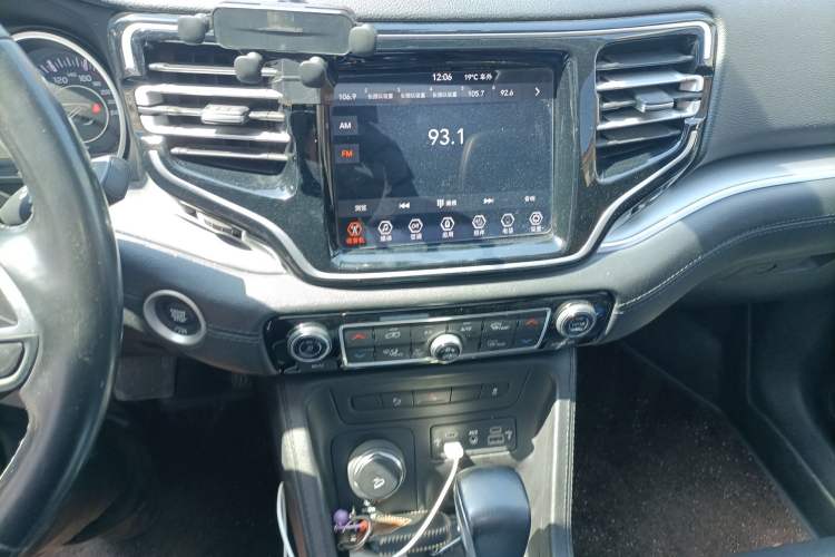 Used Jeep Grand Commander 2022 2.0T Four-Wheel Drive Luxury Edition Audio And AC Panel