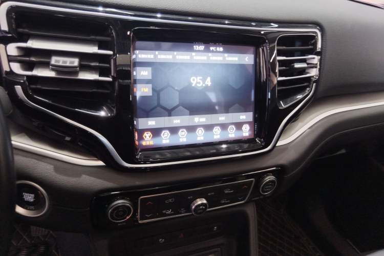 Used Jeep Grand Commander 2022 2.0T Two-Wheel Drive Luxury Version Audio And AC Panel