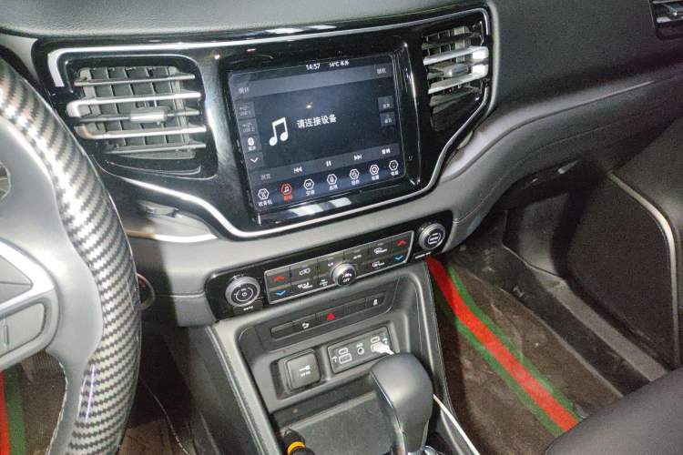 Used Jeep Grand Commander 2022 2.0T Two-Wheel Drive Elite Version Audio And AC Panel