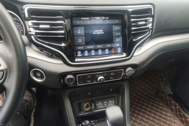 Used Jeep Grand Commander 2022 2.0T Two-Wheel Drive Elite Version Audio And AC Panel