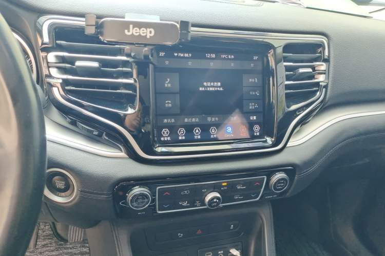 Used Jeep Grand Commander 2022 2.0T Four-Wheel Drive Luxury Edition Audio And AC Panel