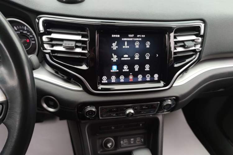Used Jeep Grand Commander 2022 2.0T Two-Wheel Drive Luxury Version Audio And AC Panel