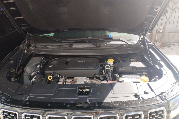 Used Jeep Grand Commander 2022 2.0T Two-Wheel Drive Luxury Version Engine Bay