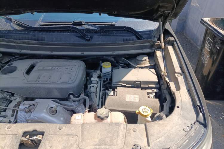 Used Jeep Grand Commander 2022 2.0T Four-Wheel Drive Luxury Edition Engine Bay Left