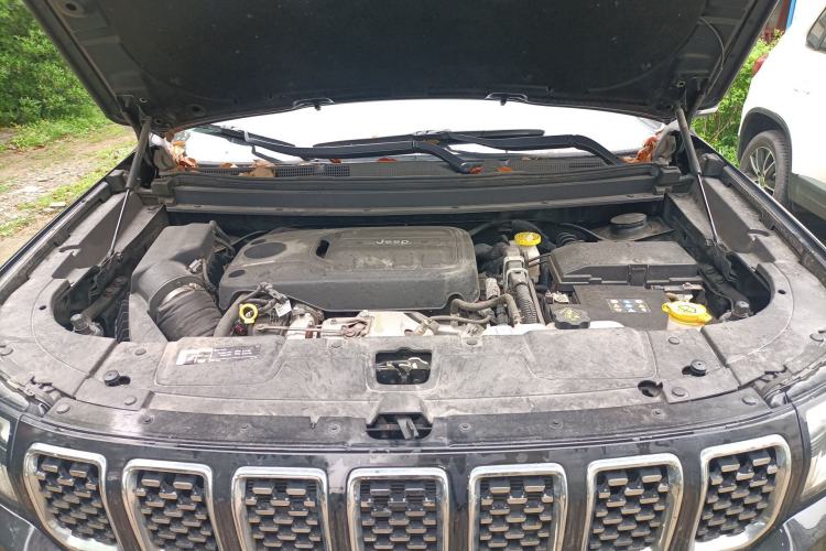 Used Jeep Grand Commander 2022 2.0T Two-Wheel Drive Luxury Version Engine Bay