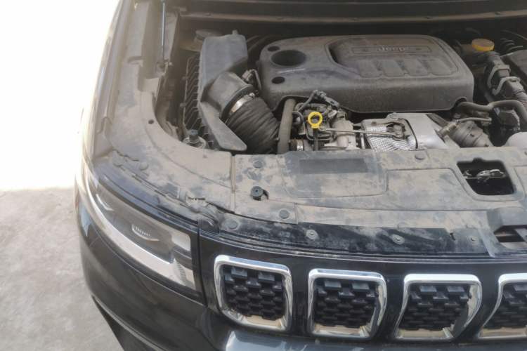 Used Jeep Grand Commander 2022 2.0T Two-Wheel Drive Elite Version Engine Bay Right