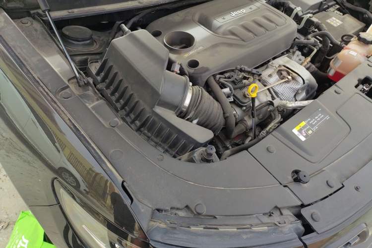 Used Jeep Grand Commander 2022 2.0T Two-Wheel Drive Luxury Version Engine Bay Right