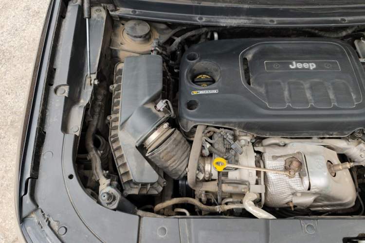 Used Jeep Grand Commander 2022 2.0T Four-Wheel Drive Luxury Edition Engine Bay Right