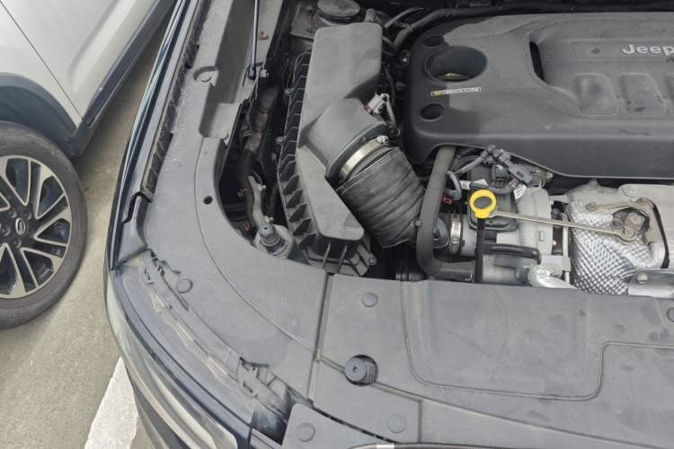 Used Jeep Grand Commander 2022 2.0T Two-Wheel Drive Luxury Version Engine Bay Right