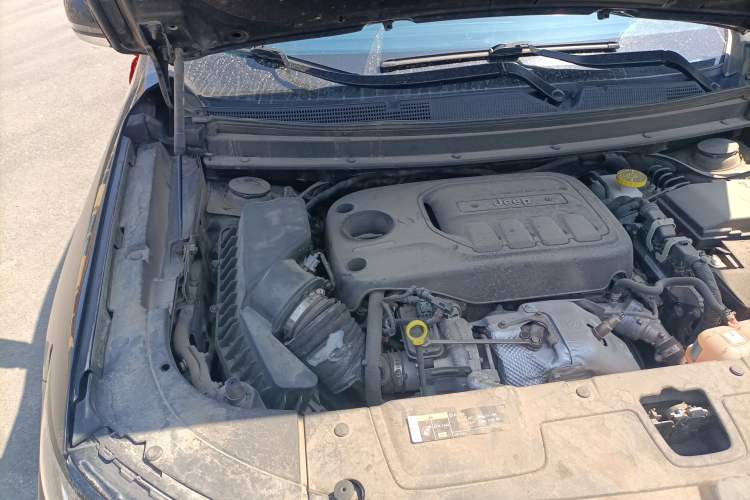Used Jeep Grand Commander 2022 2.0T Four-Wheel Drive Luxury Edition Engine Bay Right