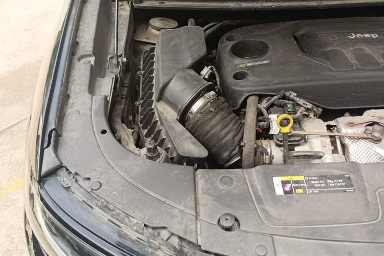 Used Jeep Grand Commander 2022 2.0T Four-Wheel Drive Luxury Edition Engine Bay Right