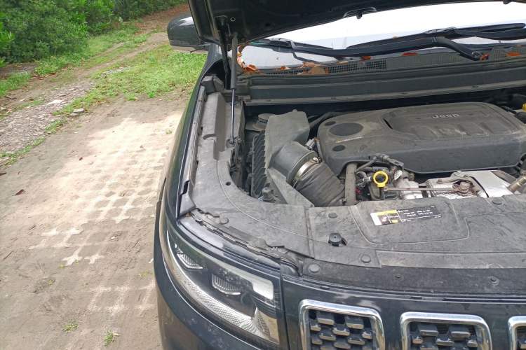 Used Jeep Grand Commander 2022 2.0T Two-Wheel Drive Luxury Version Engine Bay Right