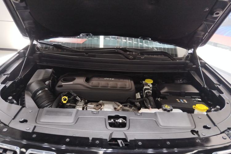 Used Jeep Grand Commander 2022 2.0T Two-Wheel Drive Luxury Version Engine Bay