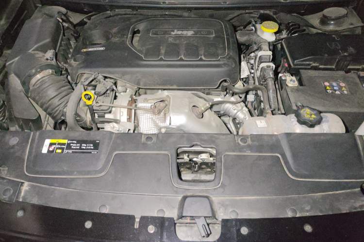 Used Jeep Grand Commander 2022 2.0T Two-Wheel Drive Elite Version Engine Bay